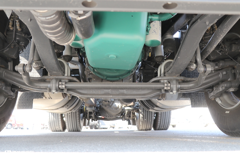 单轴和两轴驱动随时切换,还有电子手刹,沃尔沃FM6X4R牵引车实拍 - 第15张 - 提加商用车网 单轴和两轴驱动随时切换,还有电子手刹,沃尔沃FM6X4R牵引车实拍 - 第15张