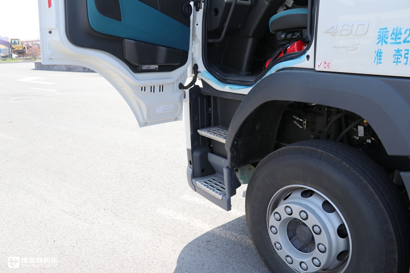 单轴和两轴驱动随时切换,还有电子手刹,沃尔沃FM6X4R牵引车实拍 - 第22张 - 提加商用车网 单轴和两轴驱动随时切换,还有电子手刹,沃尔沃FM6X4R牵引车实拍 - 第22张