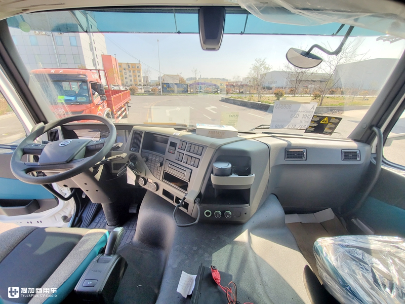 单轴和两轴驱动随时切换,还有电子手刹,沃尔沃FM6X4R牵引车实拍 - 第31张 - 提加商用车网 单轴和两轴驱动随时切换,还有电子手刹,沃尔沃FM6X4R牵引车实拍 - 第31张