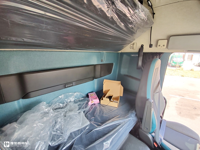 单轴和两轴驱动随时切换,还有电子手刹,沃尔沃FM6X4R牵引车实拍 - 第32张 - 提加商用车网 单轴和两轴驱动随时切换,还有电子手刹,沃尔沃FM6X4R牵引车实拍 - 第32张