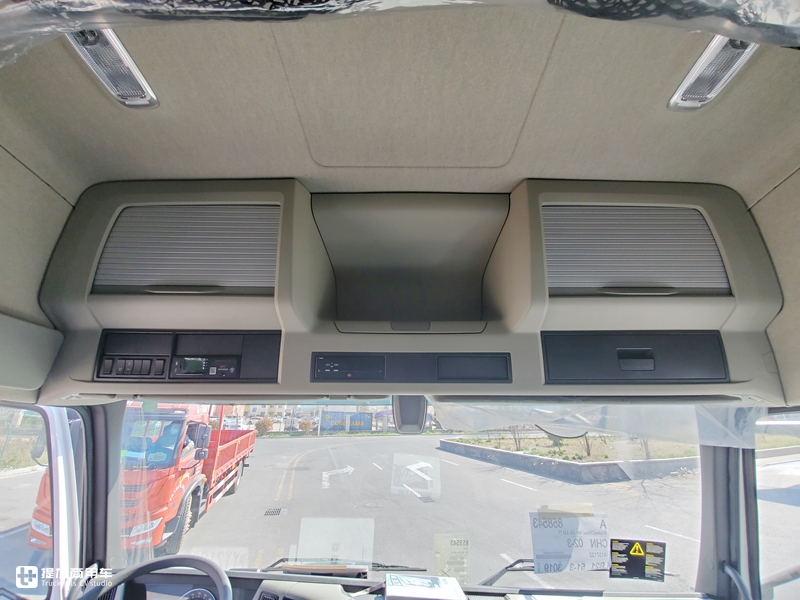 单轴和两轴驱动随时切换,还有电子手刹,沃尔沃FM6X4R牵引车实拍 - 第33张 - 提加商用车网 单轴和两轴驱动随时切换,还有电子手刹,沃尔沃FM6X4R牵引车实拍 - 第33张