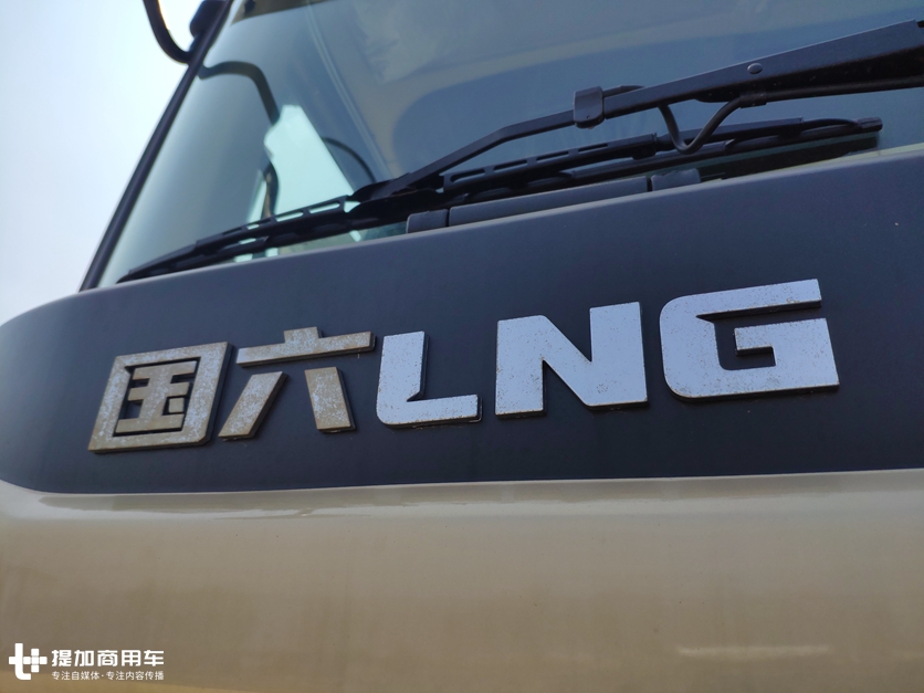 想买国六LNG卡车？配置高端，发动机靠谱的联合U+天然气重卡实拍 - 第5张