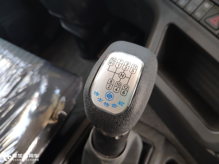想买国六LNG卡车？配置高端，发动机靠谱的联合U+天然气重卡实拍 - 第8张