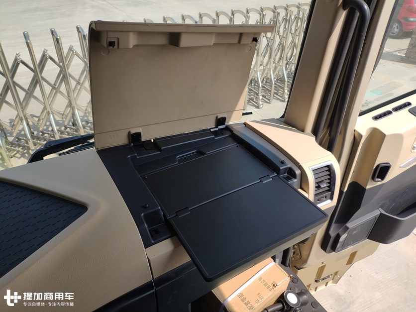 想买国六LNG卡车?配置高端,发动机靠谱的联合U+天然气重卡实拍 - 第17张 - 提加商用车网 想买国六LNG卡车?配置高端,发动机靠谱的联合U+天然气重卡实拍 - 第17张