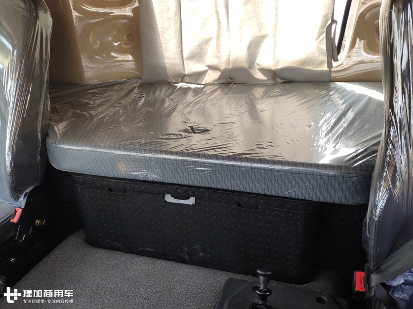 想买国六LNG卡车？配置高端，发动机靠谱的联合U+天然气重卡实拍 - 第18张