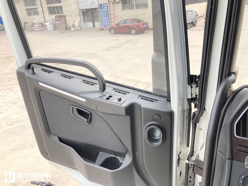 又一款平地板、大空间的载货车即将到来,正在路试的华菱汉马H9载货车实拍 - 第6张 - 提加商用车网 又一款平地板、大空间的载货车即将到来,正在路试的华菱汉马H9载货车实拍 - 第6张