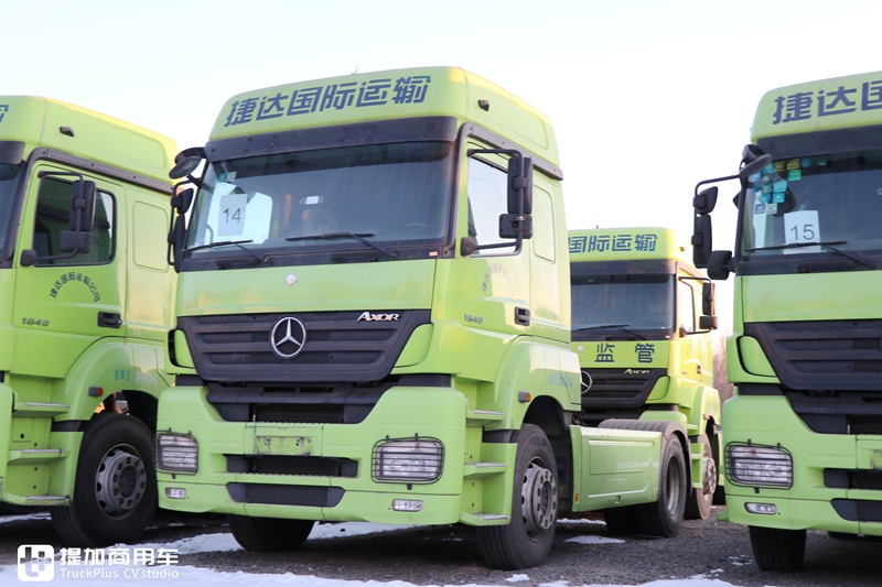 奔驰动力的欧曼EST牵引车实拍,车主单配了奔驰标,整体还真好看 - 第5张 - 提加商用车网 奔驰动力的欧曼EST牵引车实拍,车主单配了奔驰标,整体还真好看 - 第5张