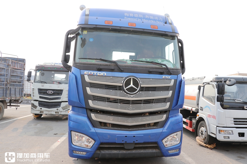 奔驰动力的欧曼EST牵引车实拍,车主单配了奔驰标,整体还真好看 - 第13张 - 提加商用车网 奔驰动力的欧曼EST牵引车实拍,车主单配了奔驰标,整体还真好看 - 第13张