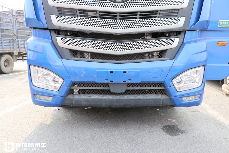 奔驰动力的欧曼EST牵引车实拍,车主单配了奔驰标,整体还真好看 - 第17张 - 提加商用车网 奔驰动力的欧曼EST牵引车实拍,车主单配了奔驰标,整体还真好看 - 第17张