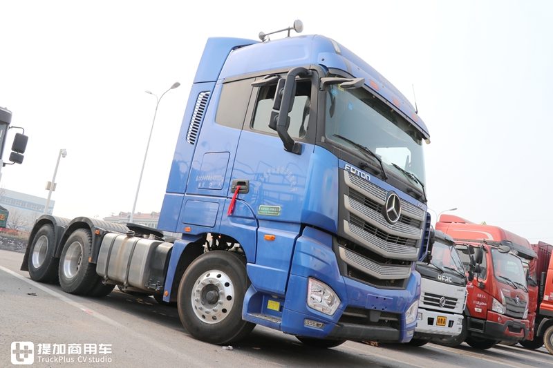 奔驰动力的欧曼EST牵引车实拍,车主单配了奔驰标,整体还真好看 - 第28张 - 提加商用车网 奔驰动力的欧曼EST牵引车实拍,车主单配了奔驰标,整体还真好看 - 第28张