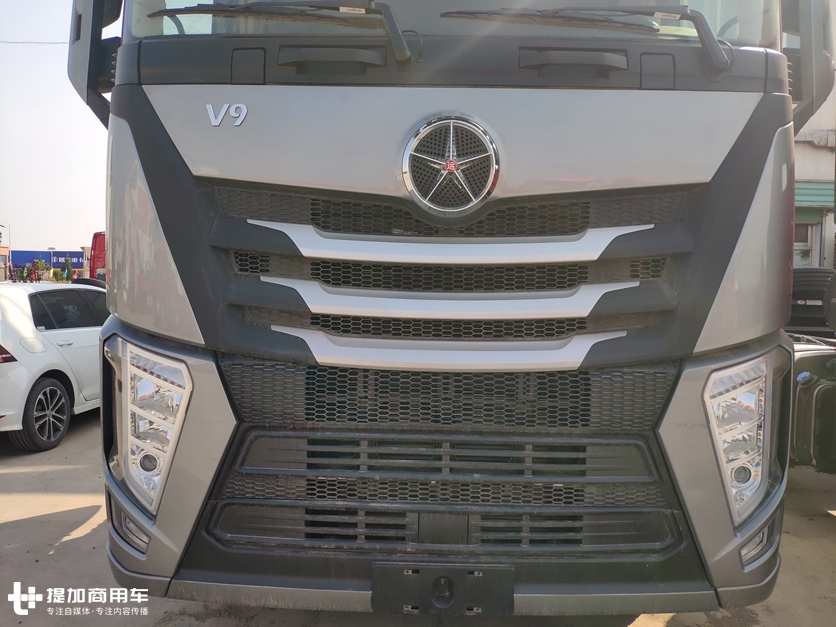 大运新推出的旗舰重卡V9怎么样?最近偶遇了一辆,带您好好看看配置如何 - 第3张 - 提加商用车网 大运新推出的旗舰重卡V9怎么样?最近偶遇了一辆,带您好好看看配置如何 - 第3张