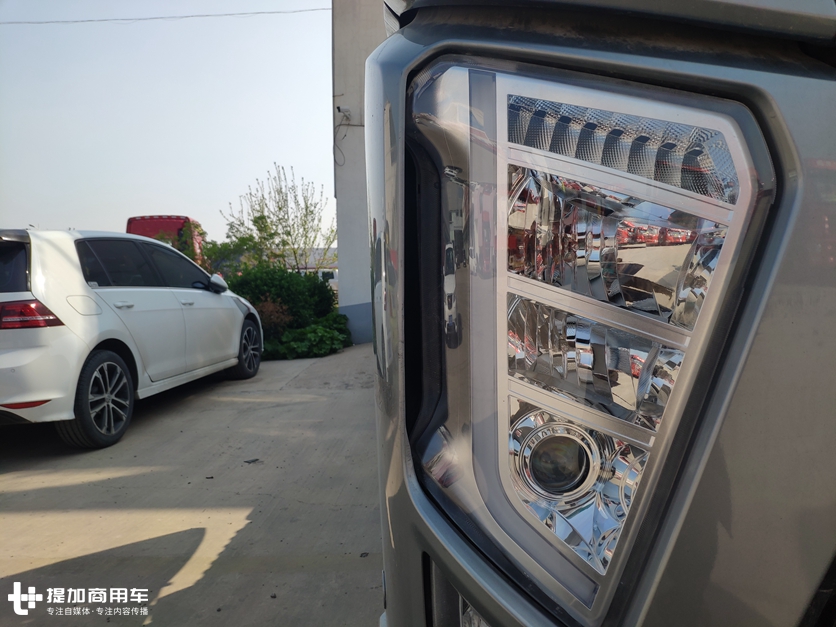 大运新推出的旗舰重卡V9怎么样？最近偶遇了一辆，带您好好看看配置如何 - 第4张