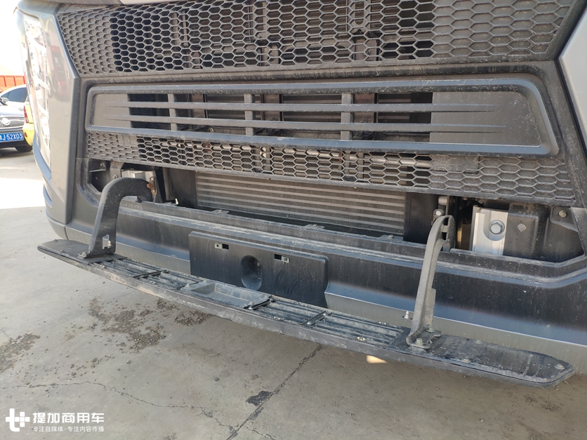 大运新推出的旗舰重卡V9怎么样?最近偶遇了一辆,带您好好看看配置如何 - 第6张 - 提加商用车网 大运新推出的旗舰重卡V9怎么样?最近偶遇了一辆,带您好好看看配置如何 - 第6张