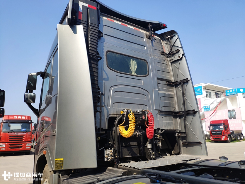 大运新推出的旗舰重卡V9怎么样?最近偶遇了一辆,带您好好看看配置如何 - 第8张 - 提加商用车网 大运新推出的旗舰重卡V9怎么样?最近偶遇了一辆,带您好好看看配置如何 - 第8张