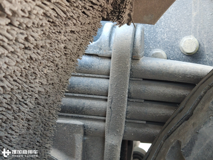 大运新推出的旗舰重卡V9怎么样?最近偶遇了一辆,带您好好看看配置如何 - 第14张 - 提加商用车网 大运新推出的旗舰重卡V9怎么样?最近偶遇了一辆,带您好好看看配置如何 - 第14张