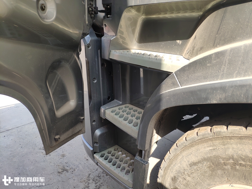 大运新推出的旗舰重卡V9怎么样?最近偶遇了一辆,带您好好看看配置如何 - 第16张 - 提加商用车网 大运新推出的旗舰重卡V9怎么样?最近偶遇了一辆,带您好好看看配置如何 - 第16张