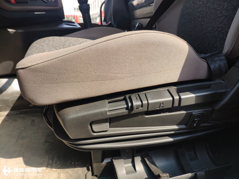 大运新推出的旗舰重卡V9怎么样?最近偶遇了一辆,带您好好看看配置如何 - 第17张 - 提加商用车网 大运新推出的旗舰重卡V9怎么样?最近偶遇了一辆,带您好好看看配置如何 - 第17张