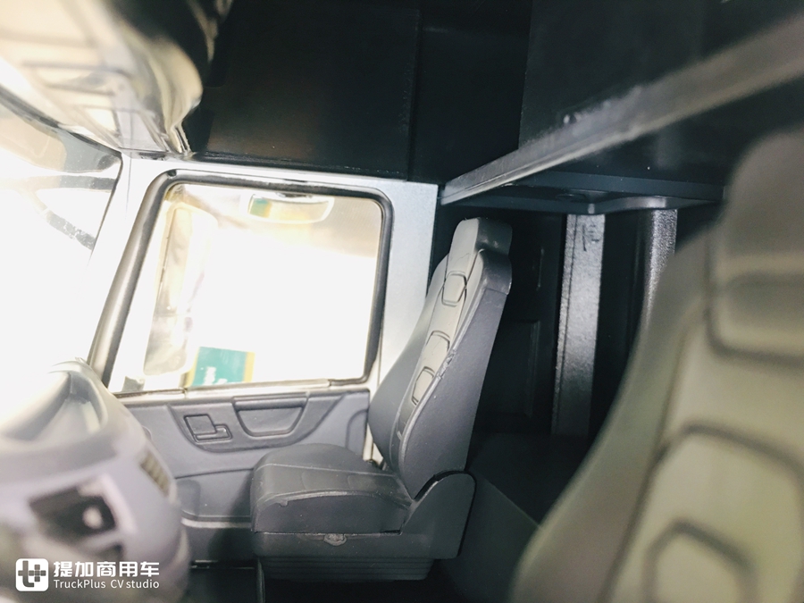 东风商用车的旗舰产品——1:24天龙旗舰卡车模型实拍评测 - 第17张