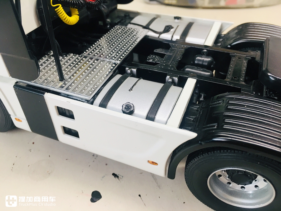东风商用车的旗舰产品——1:24天龙旗舰卡车模型实拍评测 - 第26张