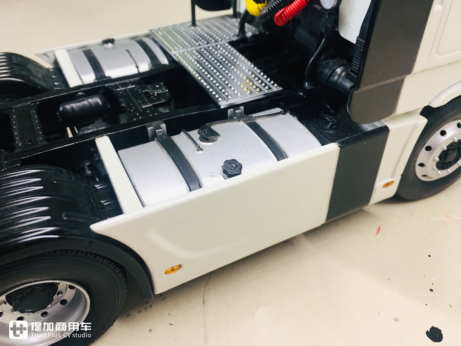 东风商用车的旗舰产品——1:24天龙旗舰卡车模型实拍评测 - 第27张