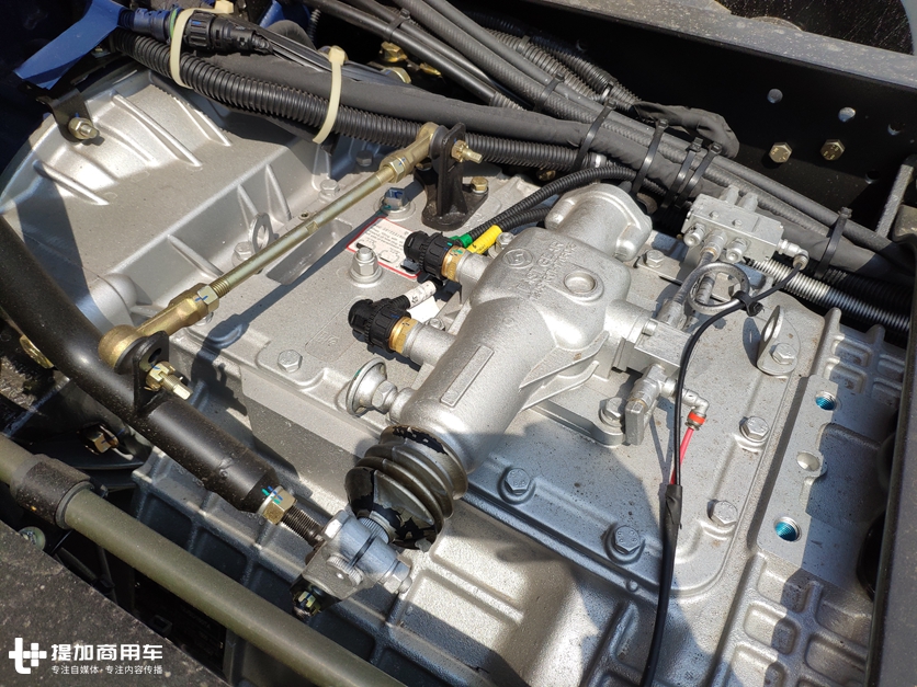德龙新M3000载货车实拍,350马力潍柴机器,轻量化车身专为绿通打造 - 第9张 - 提加商用车网 德龙新M3000载货车实拍,350马力潍柴机器,轻量化车身专为绿通打造 - 第9张