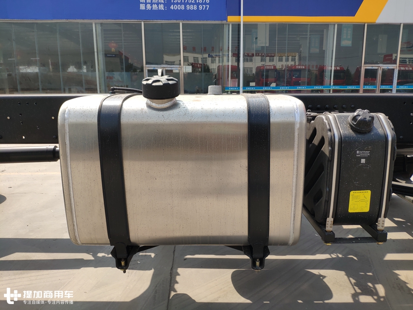 德龙新M3000载货车实拍,350马力潍柴机器,轻量化车身专为绿通打造 - 第14张 - 提加商用车网 德龙新M3000载货车实拍,350马力潍柴机器,轻量化车身专为绿通打造 - 第14张