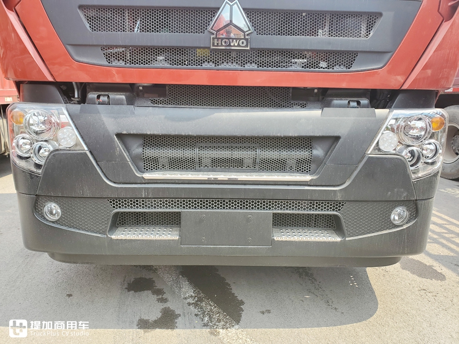豪沃新出的TX7牵引车,配置怎么样?实拍国六LNG车型带您好好看看 - 第3张 - 提加商用车网 豪沃新出的TX7牵引车,配置怎么样?实拍国六LNG车型带您好好看看 - 第3张