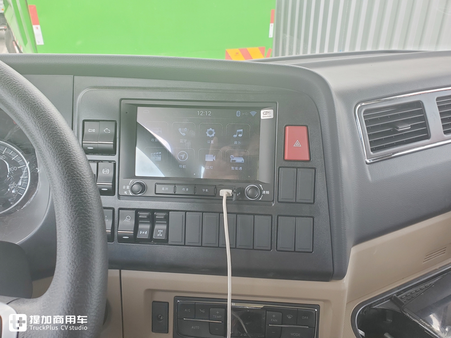 豪沃新出的TX7牵引车,配置怎么样?实拍国六LNG车型带您好好看看 - 第15张 - 提加商用车网 豪沃新出的TX7牵引车,配置怎么样?实拍国六LNG车型带您好好看看 - 第15张
