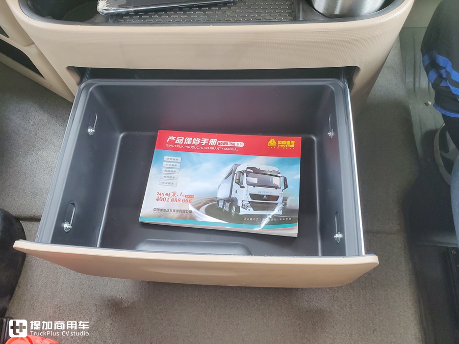 豪沃新出的TX7牵引车,配置怎么样?实拍国六LNG车型带您好好看看 - 第19张 - 提加商用车网 豪沃新出的TX7牵引车,配置怎么样?实拍国六LNG车型带您好好看看 - 第19张