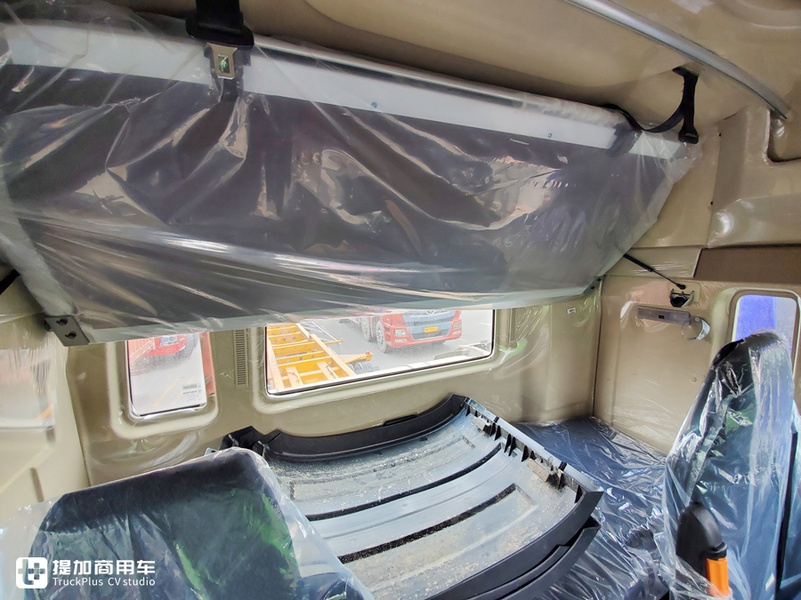 豪沃新出的TX7牵引车,配置怎么样?实拍国六LNG车型带您好好看看 - 第22张 - 提加商用车网 豪沃新出的TX7牵引车,配置怎么样?实拍国六LNG车型带您好好看看 - 第22张