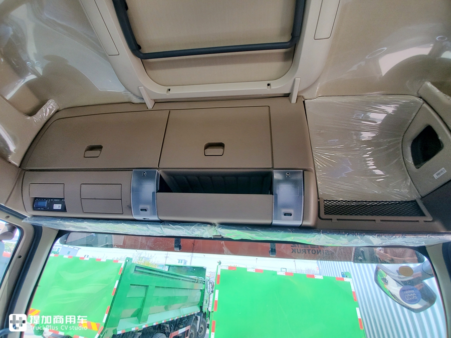 豪沃新出的TX7牵引车,配置怎么样?实拍国六LNG车型带您好好看看 - 第24张 - 提加商用车网 豪沃新出的TX7牵引车,配置怎么样?实拍国六LNG车型带您好好看看 - 第24张