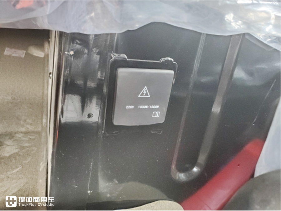 豪沃新出的TX7牵引车,配置怎么样?实拍国六LNG车型带您好好看看 - 第23张 - 提加商用车网 豪沃新出的TX7牵引车,配置怎么样?实拍国六LNG车型带您好好看看 - 第23张