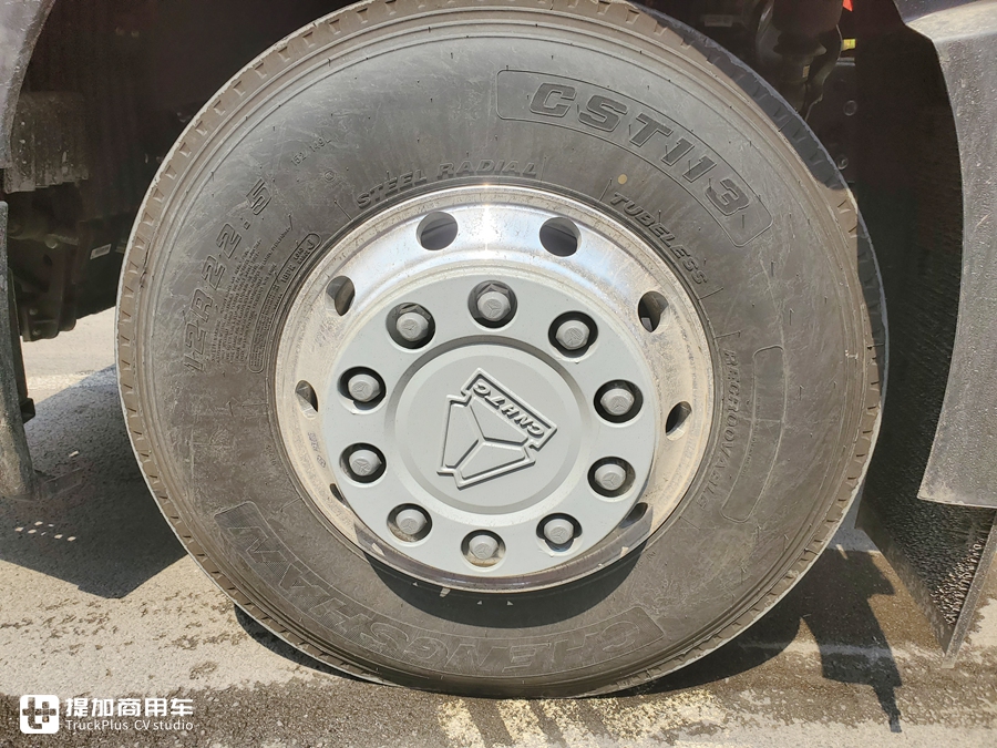 豪沃新出的TX7牵引车,配置怎么样?实拍国六LNG车型带您好好看看 - 第28张 - 提加商用车网 豪沃新出的TX7牵引车,配置怎么样?实拍国六LNG车型带您好好看看 - 第28张
