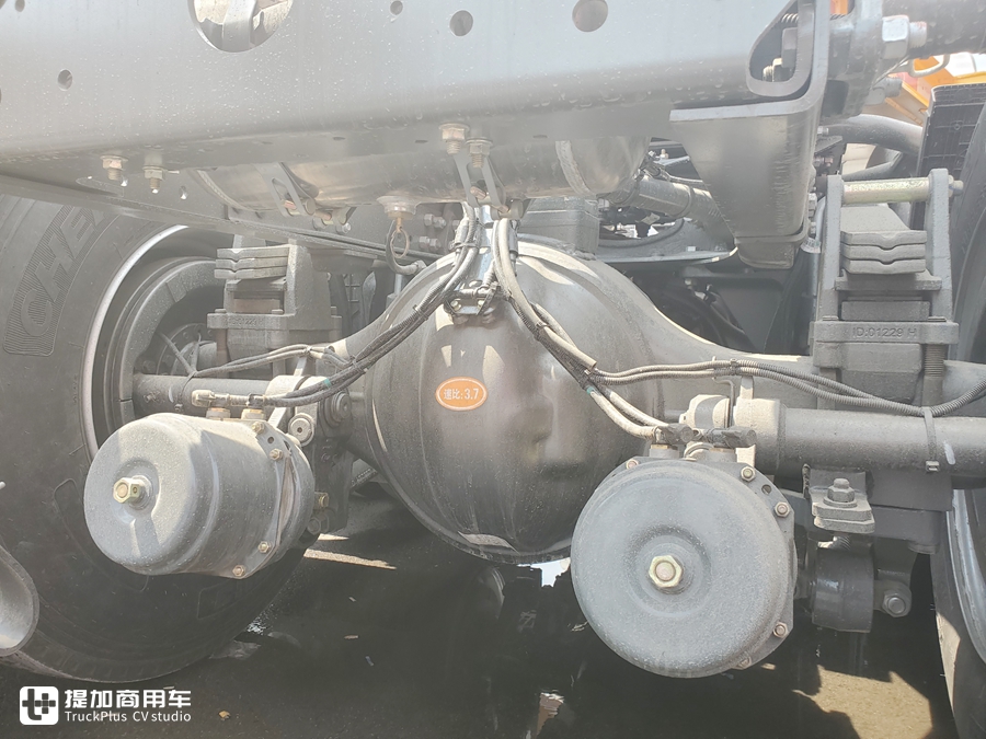 豪沃新出的TX7牵引车,配置怎么样?实拍国六LNG车型带您好好看看 - 第32张 - 提加商用车网 豪沃新出的TX7牵引车,配置怎么样?实拍国六LNG车型带您好好看看 - 第32张