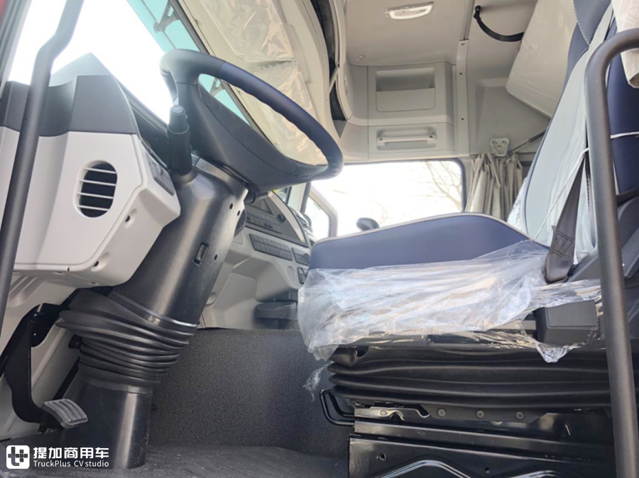 奔驰动力的欧曼EST载货车实拍,售价基本与康明斯X12车型相同,考虑一下吗? - 第4张 - 提加商用车网 奔驰动力的欧曼EST载货车实拍,售价基本与康明斯X12车型相同,考虑一下吗? - 第4张