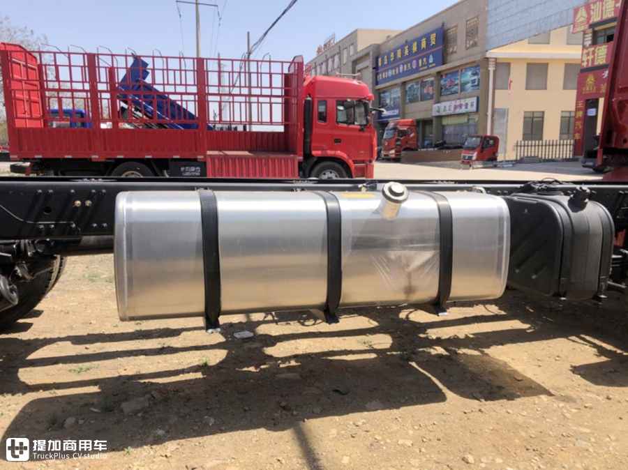 奔驰动力的欧曼EST载货车实拍,售价基本与康明斯X12车型相同,考虑一下吗? - 第14张 - 提加商用车网 奔驰动力的欧曼EST载货车实拍,售价基本与康明斯X12车型相同,考虑一下吗? - 第14张