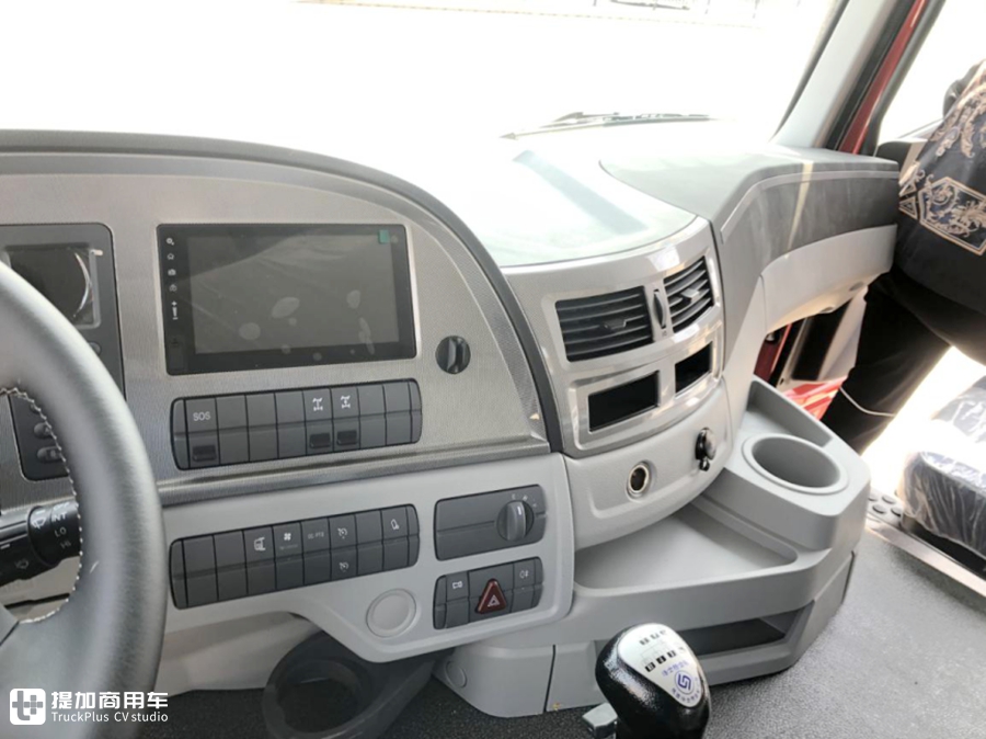 奔驰动力的欧曼EST载货车实拍,售价基本与康明斯X12车型相同,考虑一下吗? - 第6张 - 提加商用车网 奔驰动力的欧曼EST载货车实拍,售价基本与康明斯X12车型相同,考虑一下吗? - 第6张