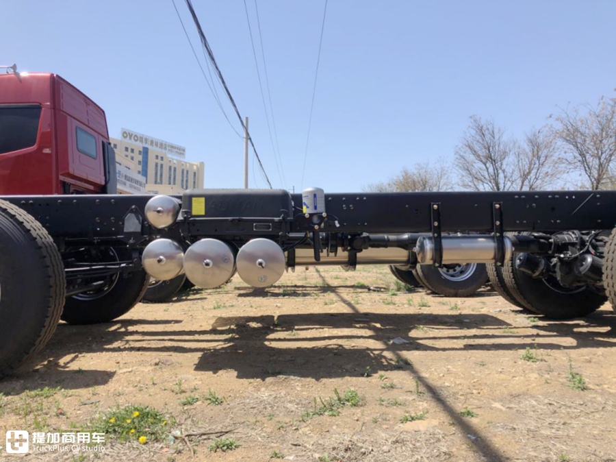 奔驰动力的欧曼EST载货车实拍,售价基本与康明斯X12车型相同,考虑一下吗? - 第15张 - 提加商用车网 奔驰动力的欧曼EST载货车实拍,售价基本与康明斯X12车型相同,考虑一下吗? - 第15张