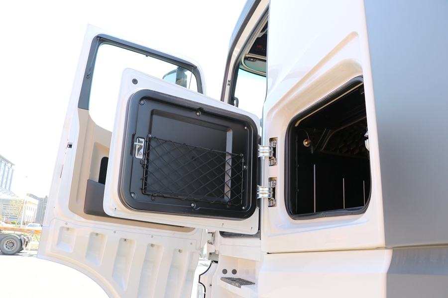 平地板奔驰卡车售价50多万?还有一系列高端配置,现在进口卡车这么香吗? - 第9张 - 提加商用车网 平地板奔驰卡车售价50多万?还有一系列高端配置,现在进口卡车这么香吗? - 第9张