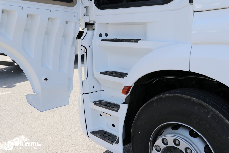 平地板奔驰卡车售价50多万?还有一系列高端配置,现在进口卡车这么香吗? - 第11张 - 提加商用车网 平地板奔驰卡车售价50多万?还有一系列高端配置,现在进口卡车这么香吗? - 第11张