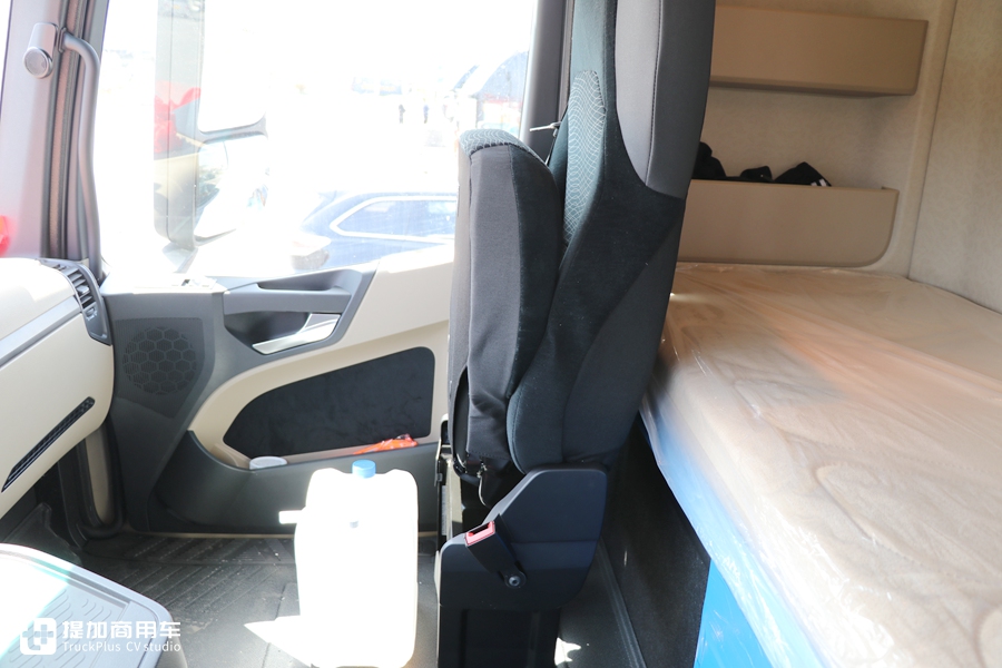 平地板奔驰卡车售价50多万?还有一系列高端配置,现在进口卡车这么香吗? - 第23张 - 提加商用车网 平地板奔驰卡车售价50多万?还有一系列高端配置,现在进口卡车这么香吗? - 第23张