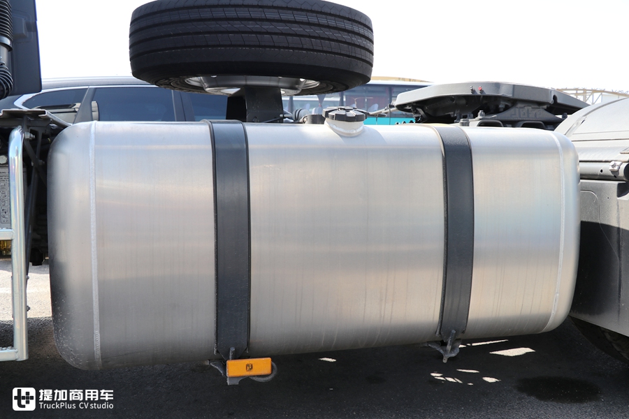 平地板奔驰卡车售价50多万?还有一系列高端配置,现在进口卡车这么香吗? - 第37张 - 提加商用车网 平地板奔驰卡车售价50多万?还有一系列高端配置,现在进口卡车这么香吗? - 第37张