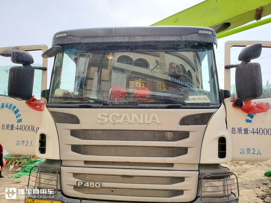 斯堪尼亚P450底盘泵车实拍,车主2018年花近四百万购入,竟然还是手动挡 - 第2张 - 提加商用车网 斯堪尼亚P450底盘泵车实拍,车主2018年花近四百万购入,竟然还是手动挡 - 第2张