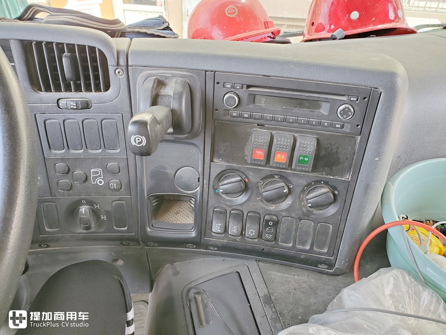 斯堪尼亚P450底盘泵车实拍,车主2018年花近四百万购入,竟然还是手动挡 - 第11张 - 提加商用车网 斯堪尼亚P450底盘泵车实拍,车主2018年花近四百万购入,竟然还是手动挡 - 第11张