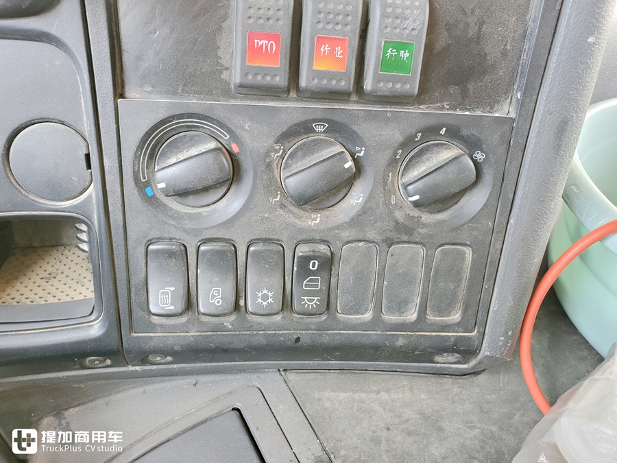 斯堪尼亚P450底盘泵车实拍,车主2018年花近四百万购入,竟然还是手动挡 - 第12张 - 提加商用车网 斯堪尼亚P450底盘泵车实拍,车主2018年花近四百万购入,竟然还是手动挡 - 第12张