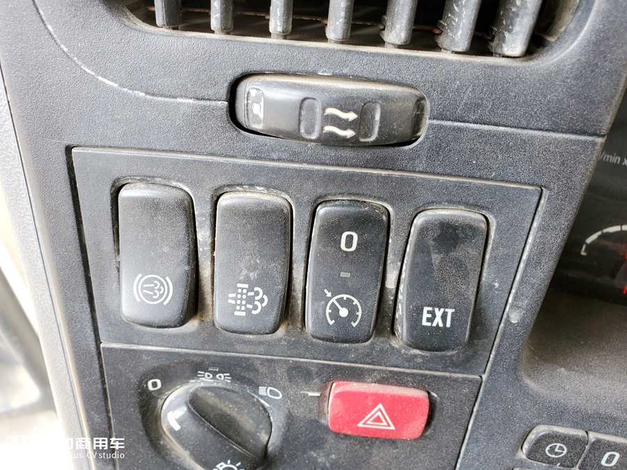 斯堪尼亚P450底盘泵车实拍,车主2018年花近四百万购入,竟然还是手动挡 - 第13张 - 提加商用车网 斯堪尼亚P450底盘泵车实拍,车主2018年花近四百万购入,竟然还是手动挡 - 第13张