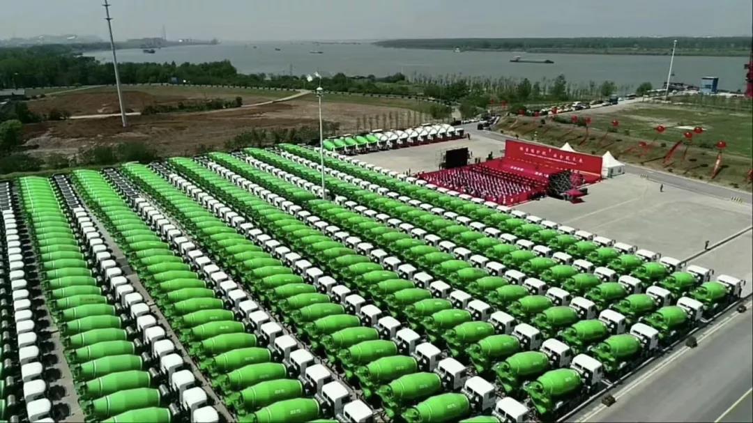 上百万人“线上围观” 华菱星马300台法规轻量化搅拌车顺利交付 - 第1张 - 提加商用车网 上百万人“线上围观” 华菱星马300台法规轻量化搅拌车顺利交付 - 第1张