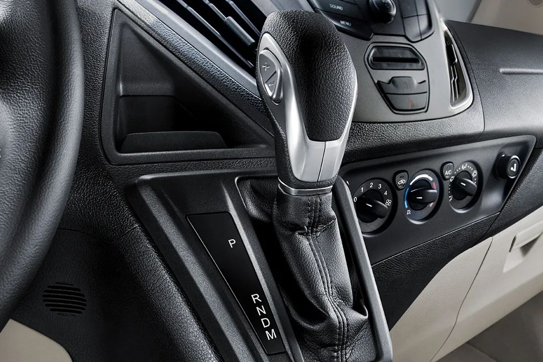 江铃特顺长轴9座轻客耀目上新,这个五一给你不一样的体验! - 第3张 - 提加商用车网 江铃特顺长轴9座轻客耀目上新,这个五一给你不一样的体验! - 第3张