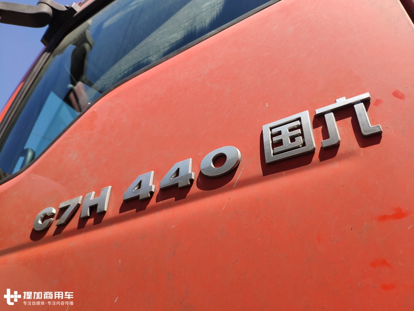 偶遇国六汕德卡燃气卡车,液缓等高端底盘配置都配齐了,车主真有钱 - 第2张 - 提加商用车网 偶遇国六汕德卡燃气卡车,液缓等高端底盘配置都配齐了,车主真有钱 - 第2张
