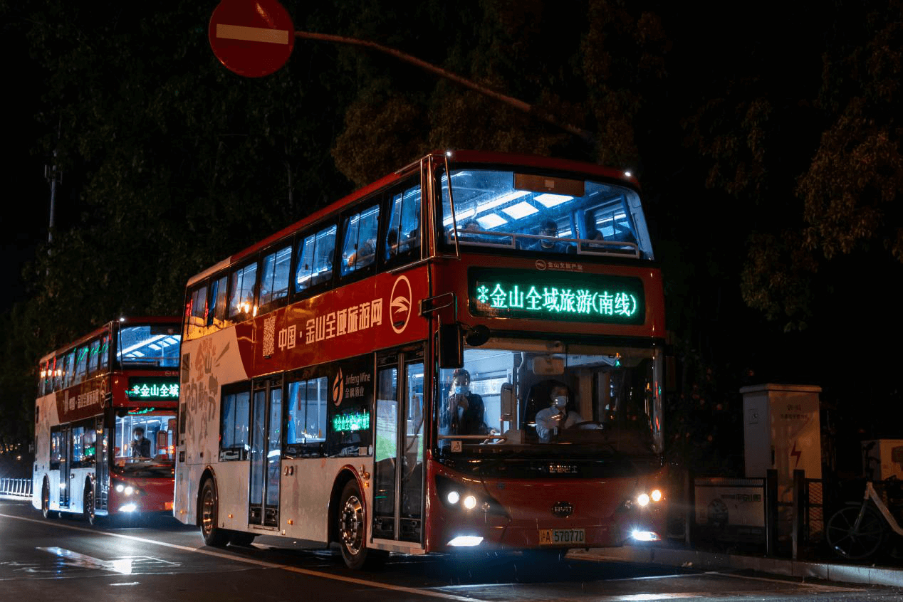 上海【218路公交车】新款申沃纯电动车进站出站_哔哩哔哩_bilibili